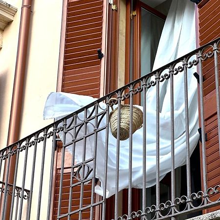 F Home Noto Buitenkant foto