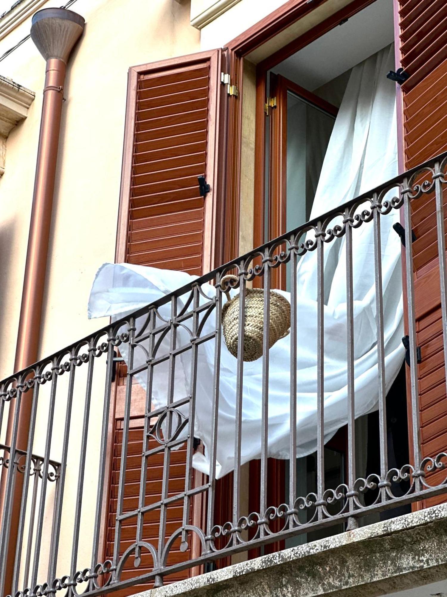 F Home Noto Buitenkant foto