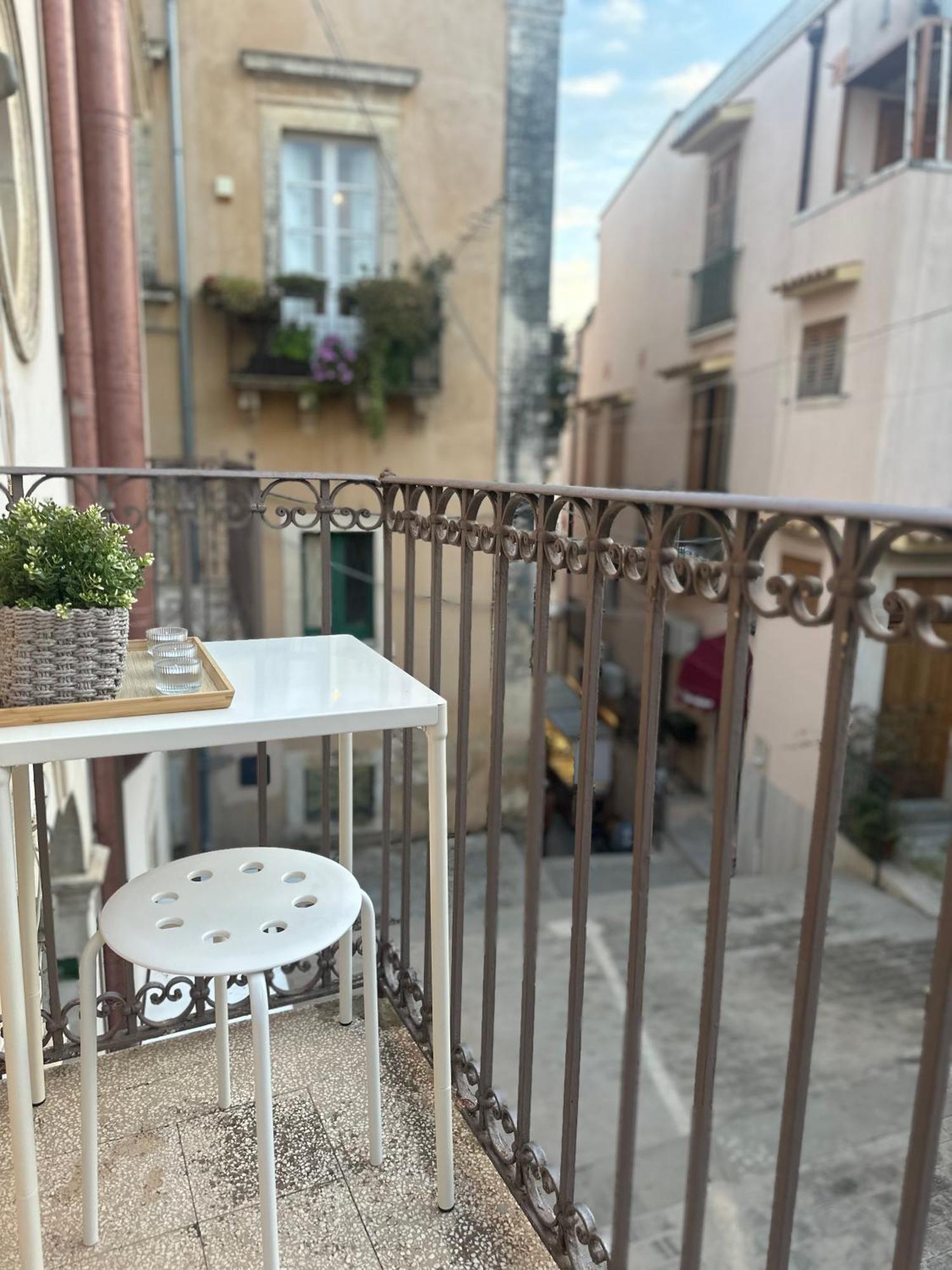 F Home Noto Buitenkant foto